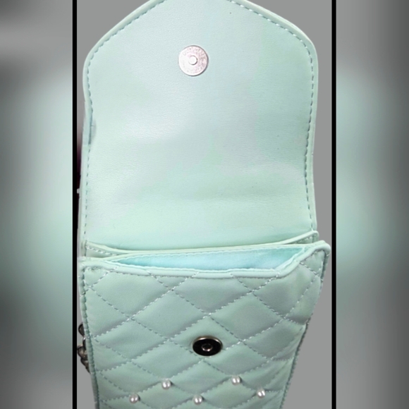 Badgley Mischka Green Quilted Crossbody Cellphone Bag with Chain Strap - Picture 4 of 8